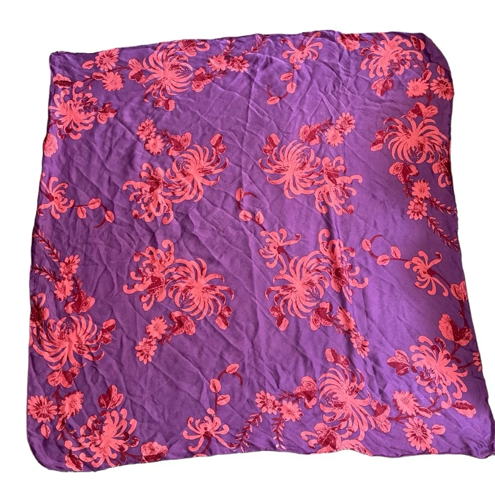 Shanghai Tang 100%‎ Mulberry Silk Scarf